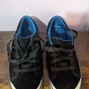 Teva size 6 black suede shoes